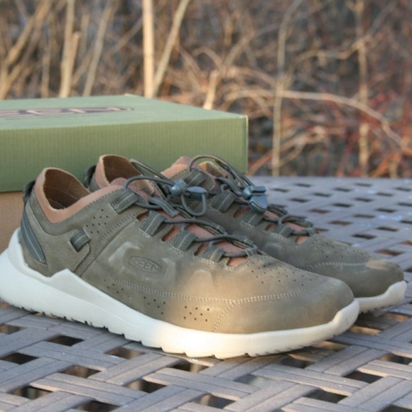 keen highland sneakers